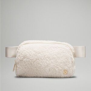 *NWT* • Lululemon • Everywhere Belt Bag 1L • Fleece • White/Gold
